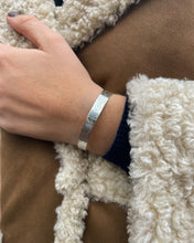 Lade das Bild in den Galerie-Viewer, TIERRA - Argentinisches handgefertigtes Silberarmband